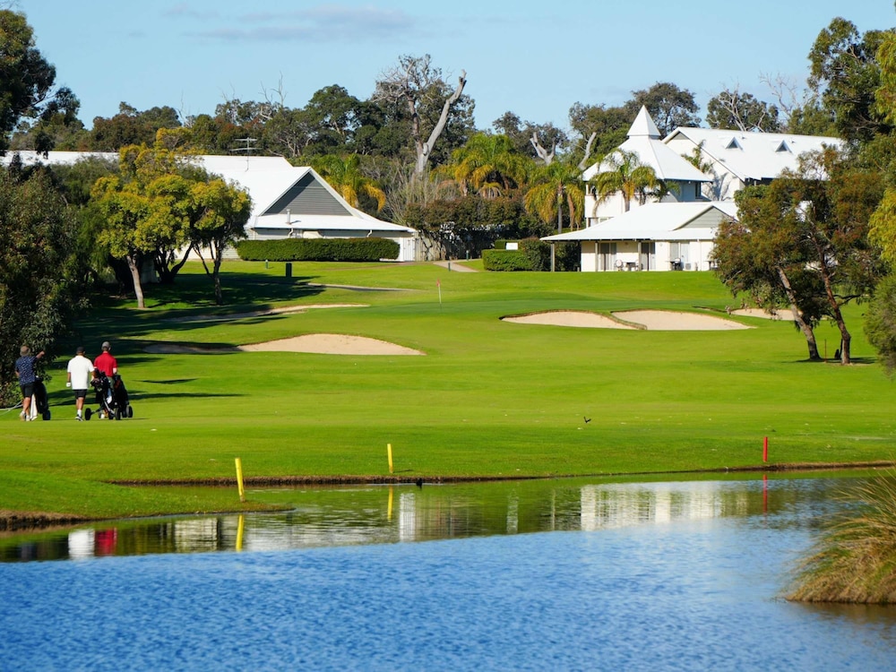 Mercure Bunbury Sanctuary Golf Resort 42/72