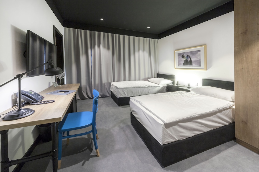 The Loop Hotel 14/63