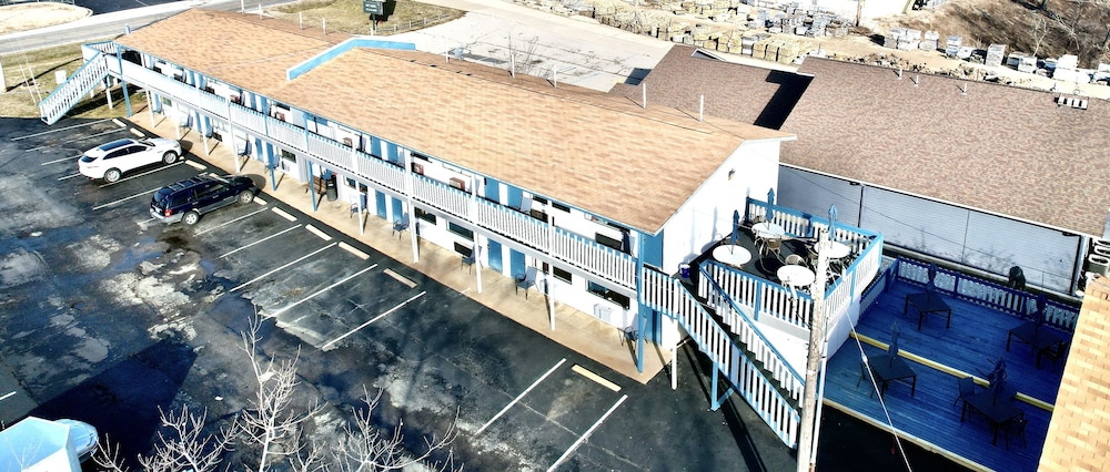 Ozark Inn & Suites 1/27