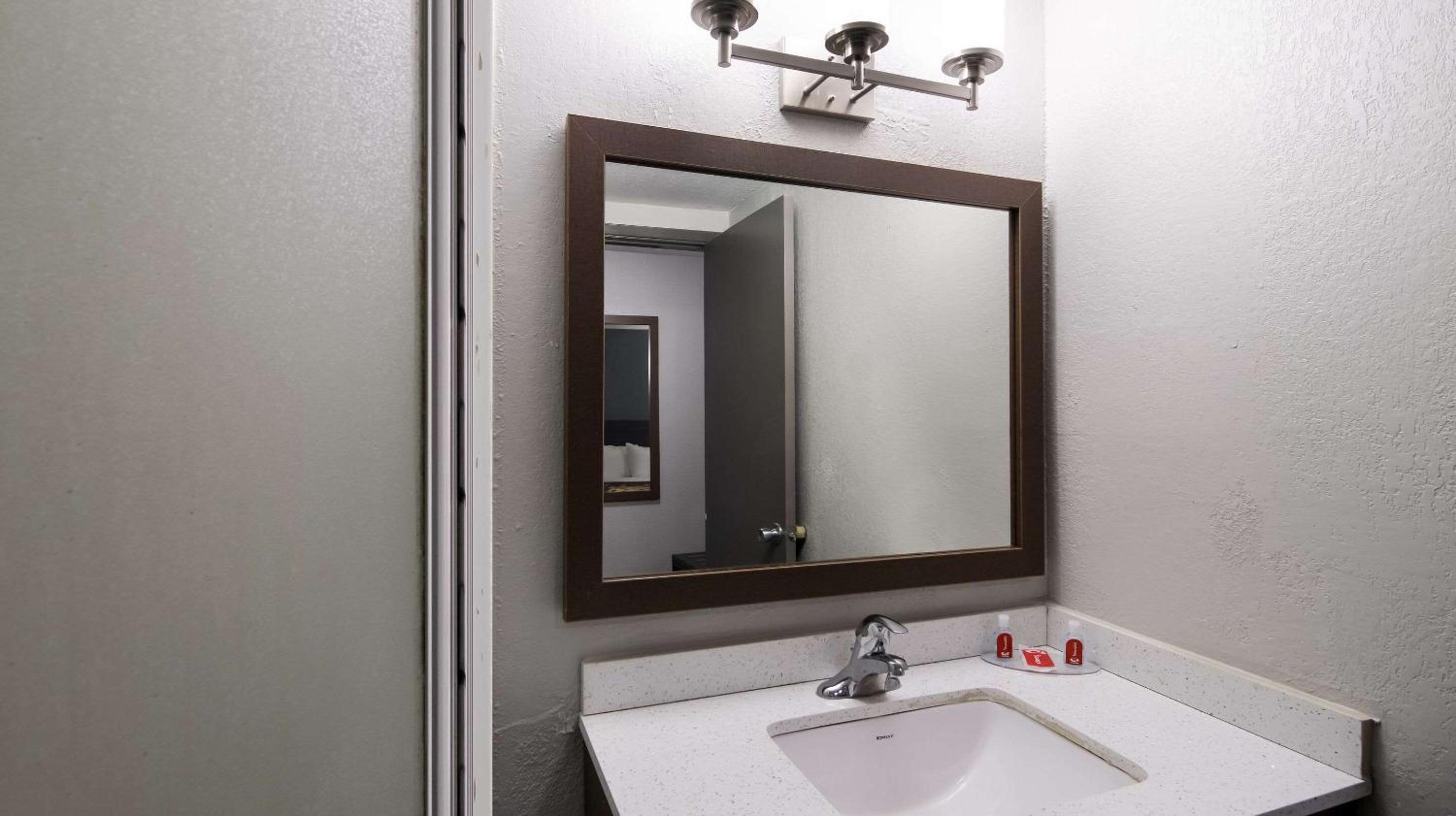 Econo Lodge Portage 34/40