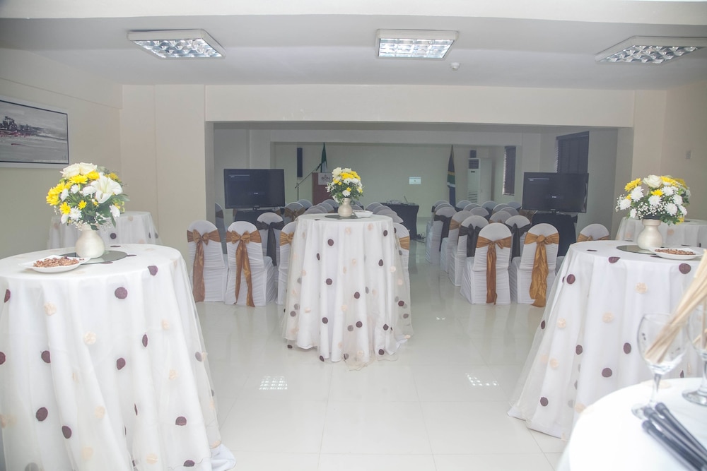 BON HOTEL STRATTON ASOKORO 43/45
