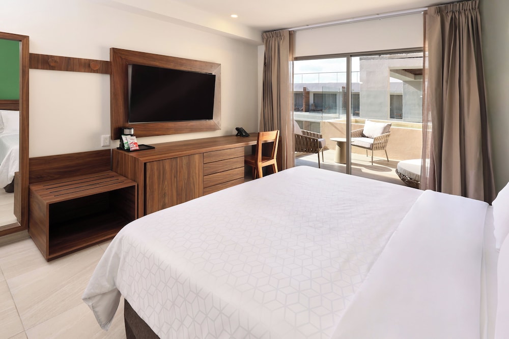 Suite, King Bed, Outdoor Pool
