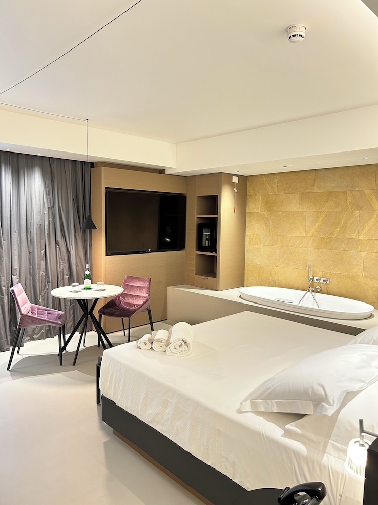Elite, King Bed