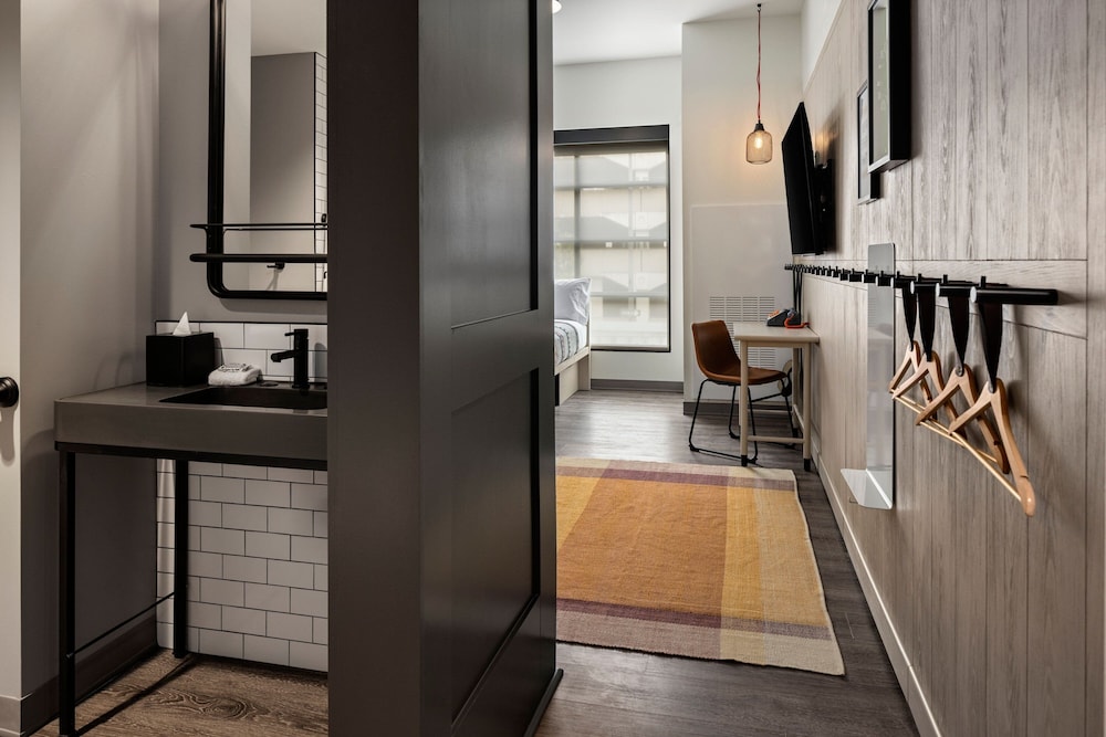 Moxy Omaha Downtown 23/37