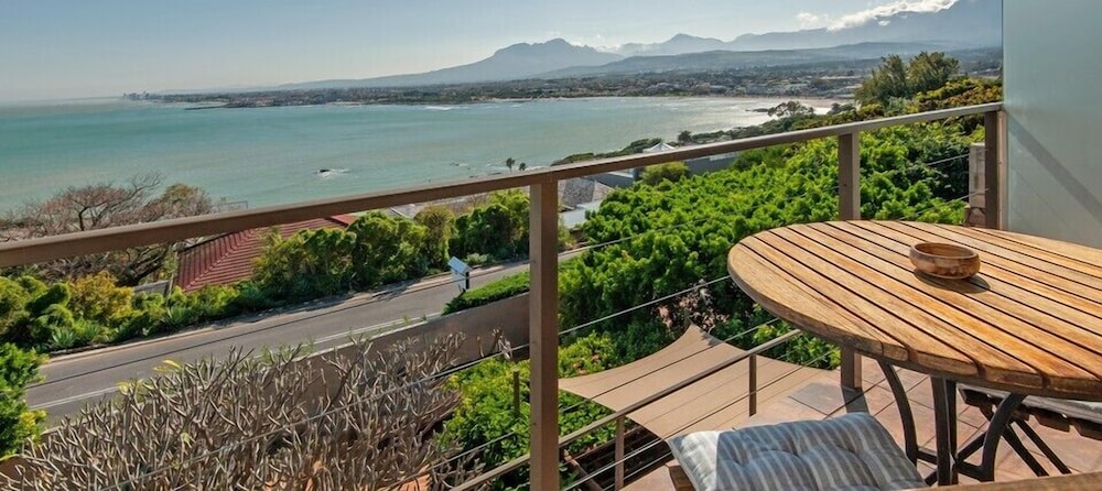 18 On Kloof Bed And Breakfast 12/20