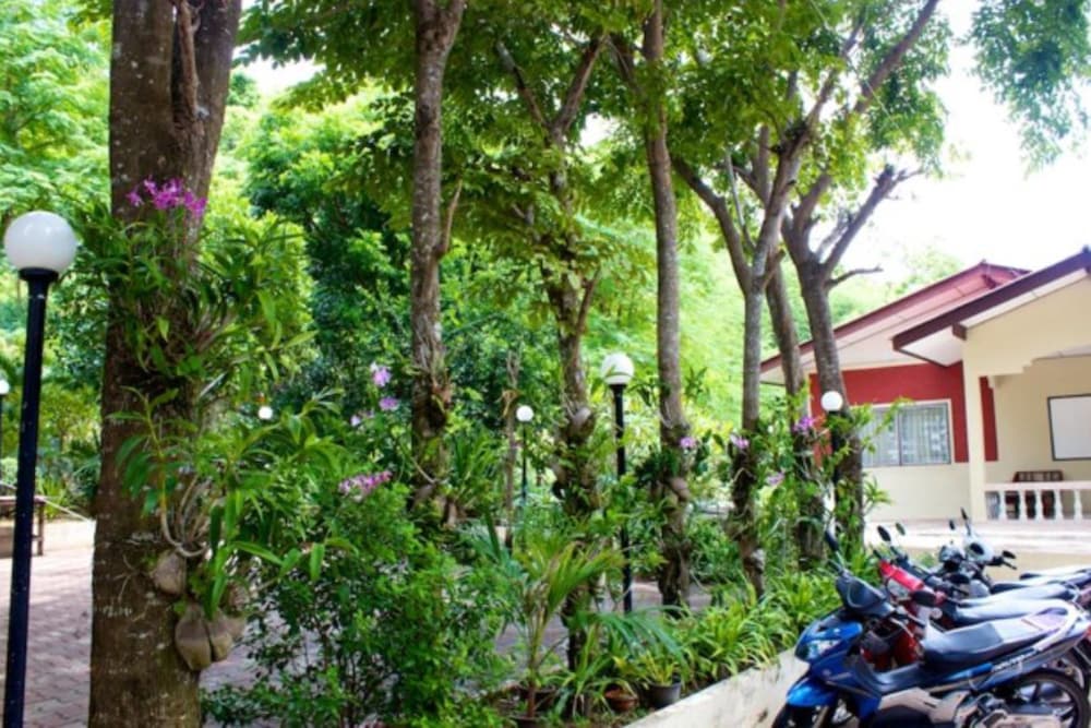 Sichang Shine Khao Resort 51/54