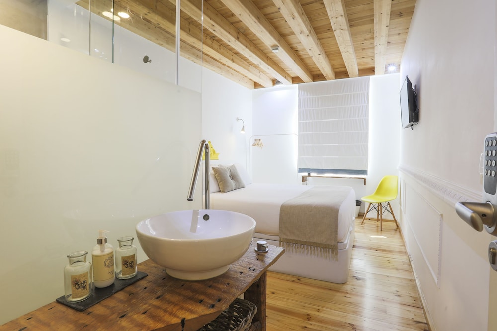 262 BOUTIQUE HOTEL 72/74