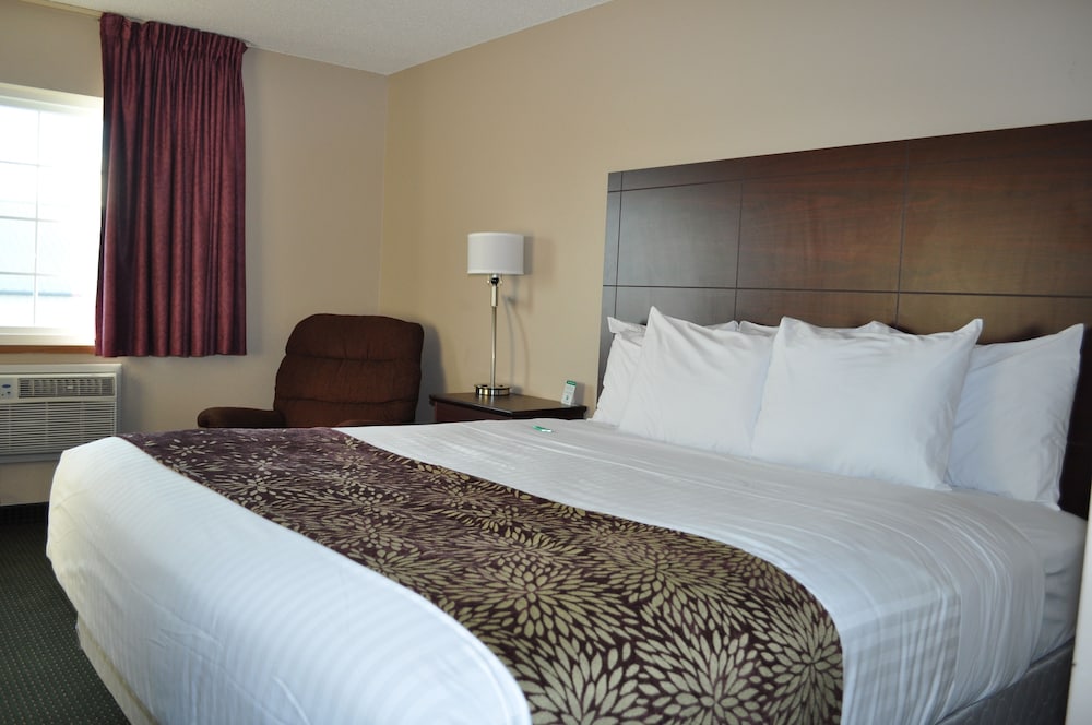 Boarders Inn and Suites Broken Bow 19/43