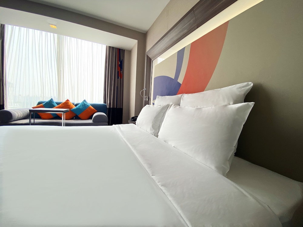 Novotel Bangkok Impact 24/77