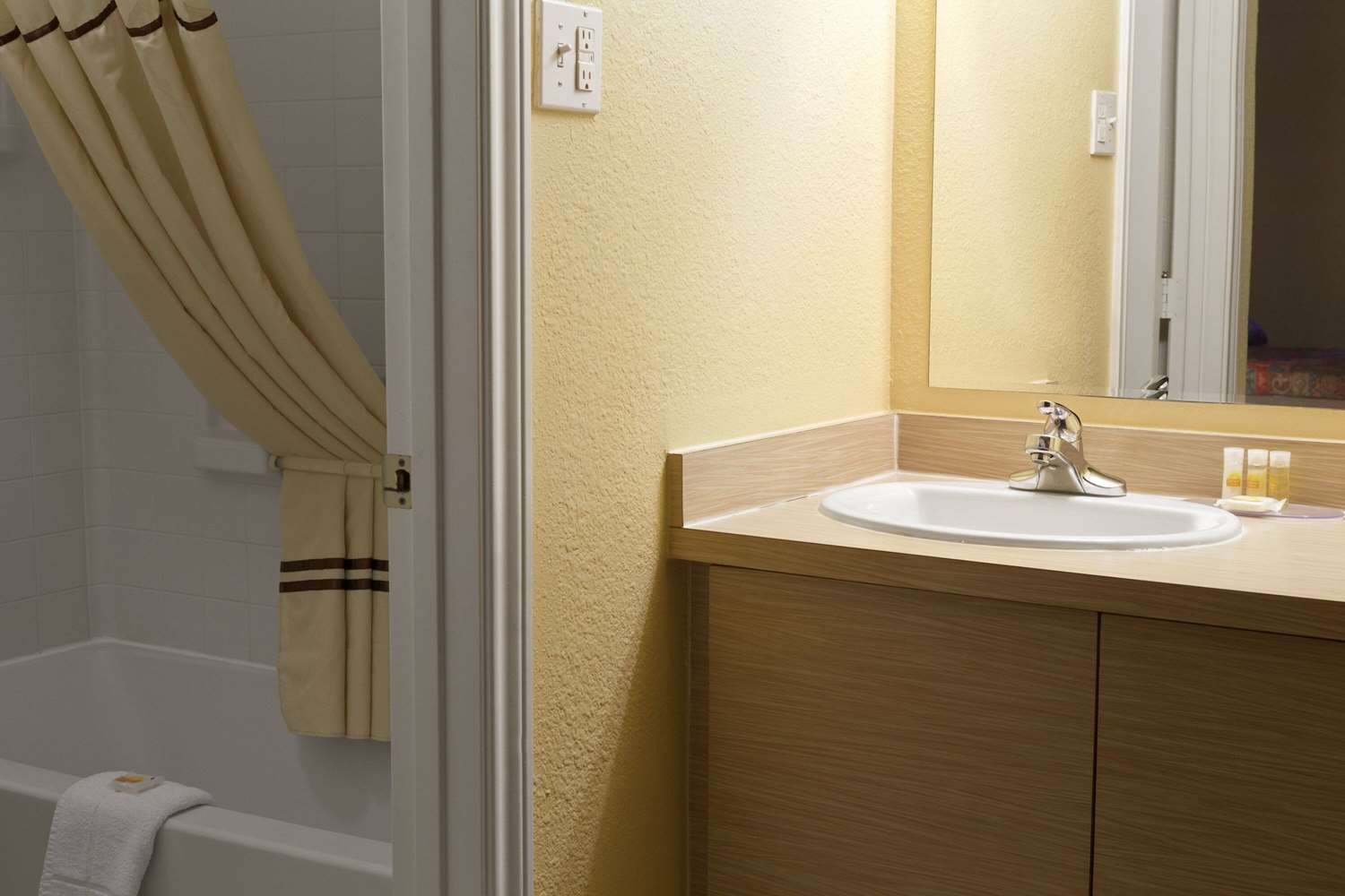 Days Inn by Wyndham Denver Downtown 28/29