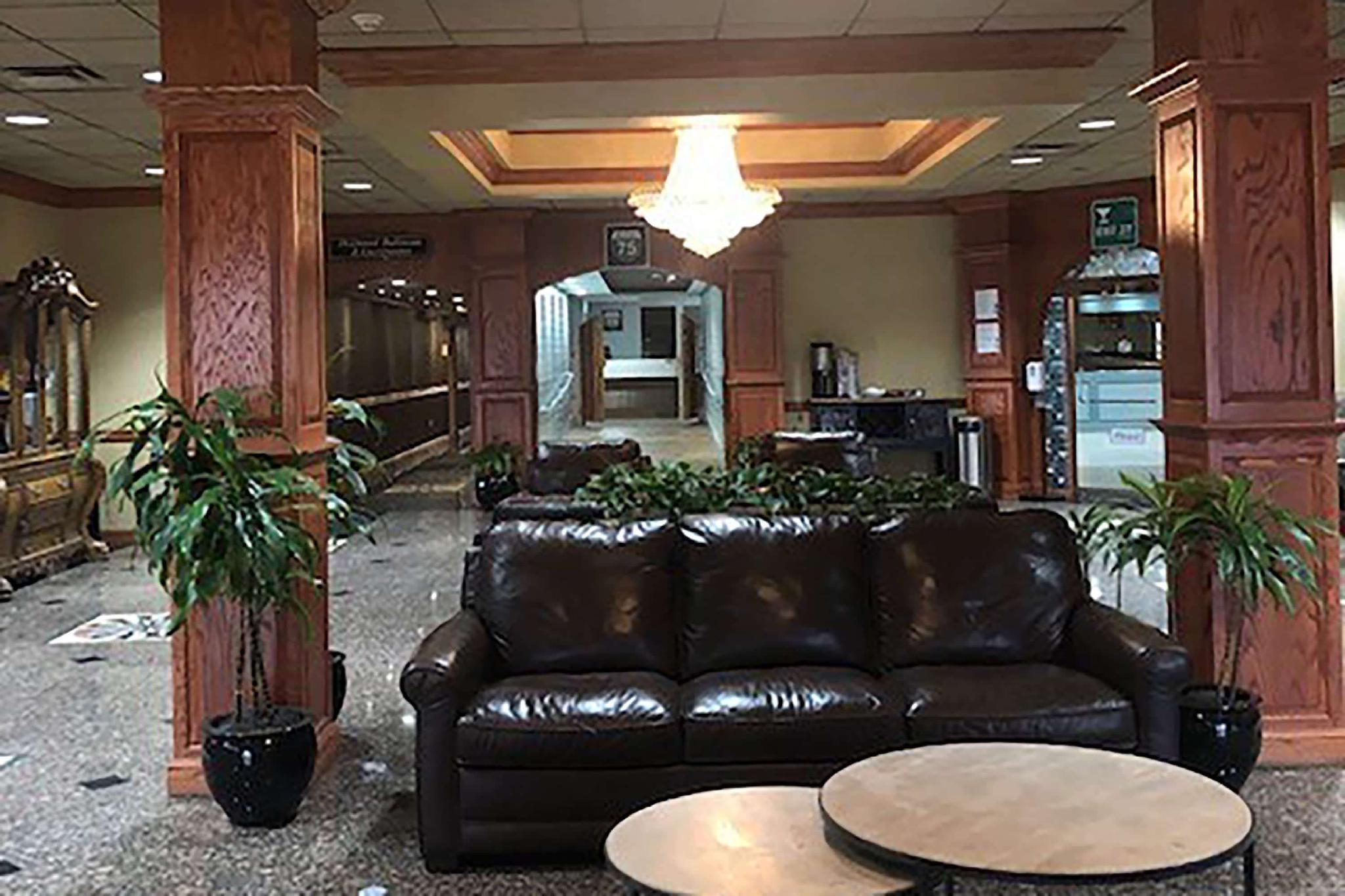 HOLIDAY INN EXPRESS & SUITES SOUTHGATE - DETROIT AREA 22/32