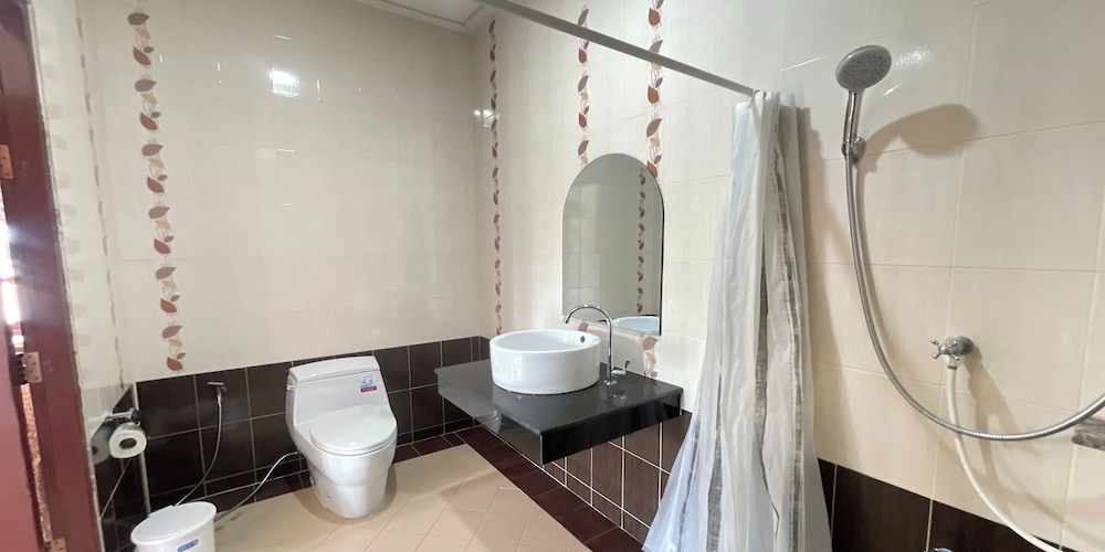 Yellow Tique Hotel 55/58
