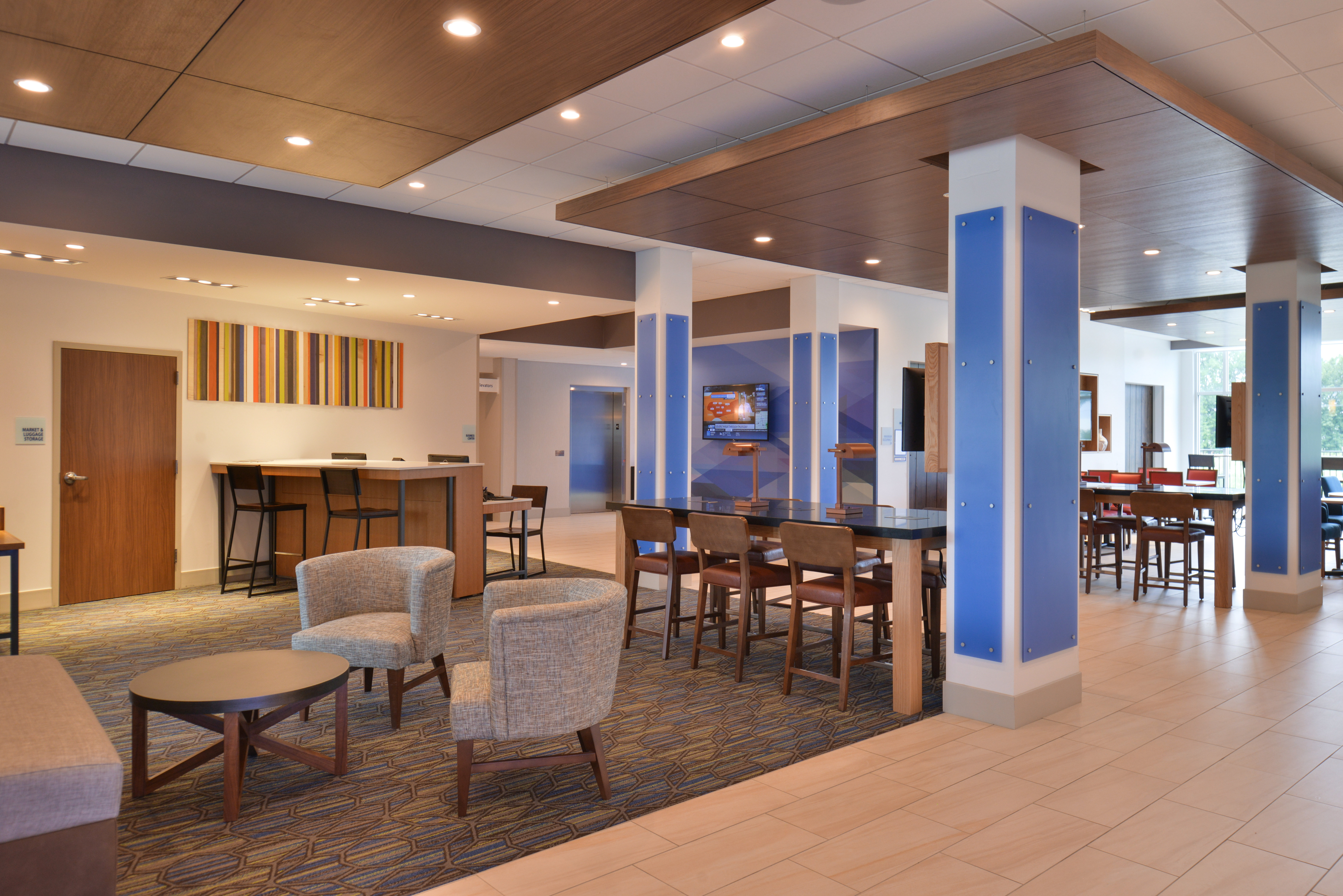 Holiday Inn Express & Suites OMAHA AIRPORT 49/64