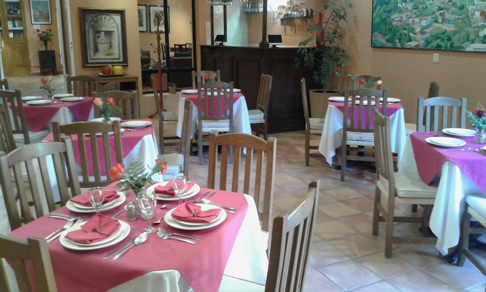 Villa Mirasol Hotel 62/74