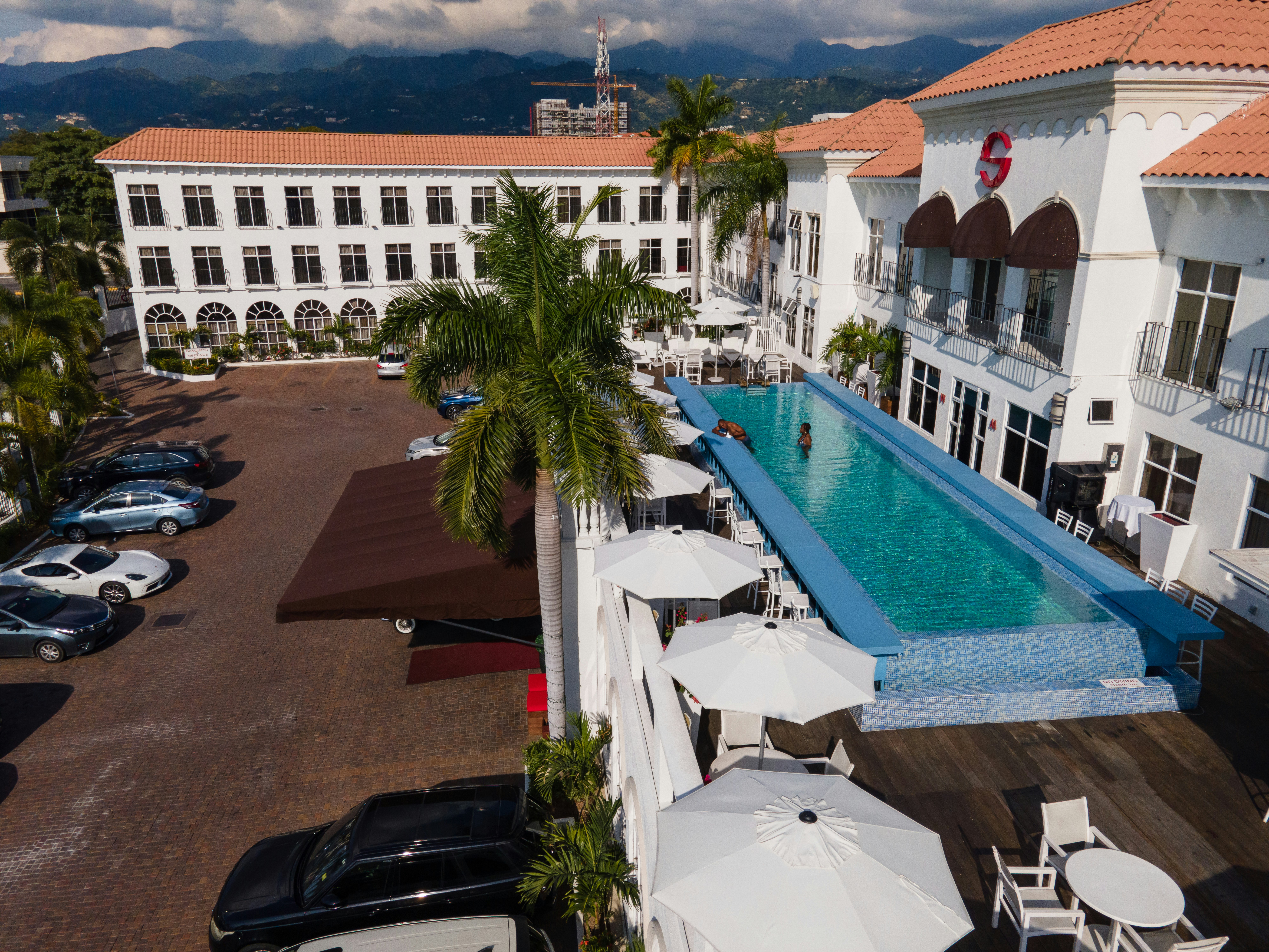 Spanish Court Hotel 43/50