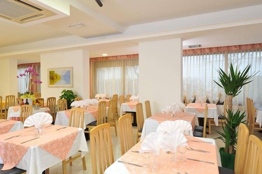 Hotel Majorca 10/19