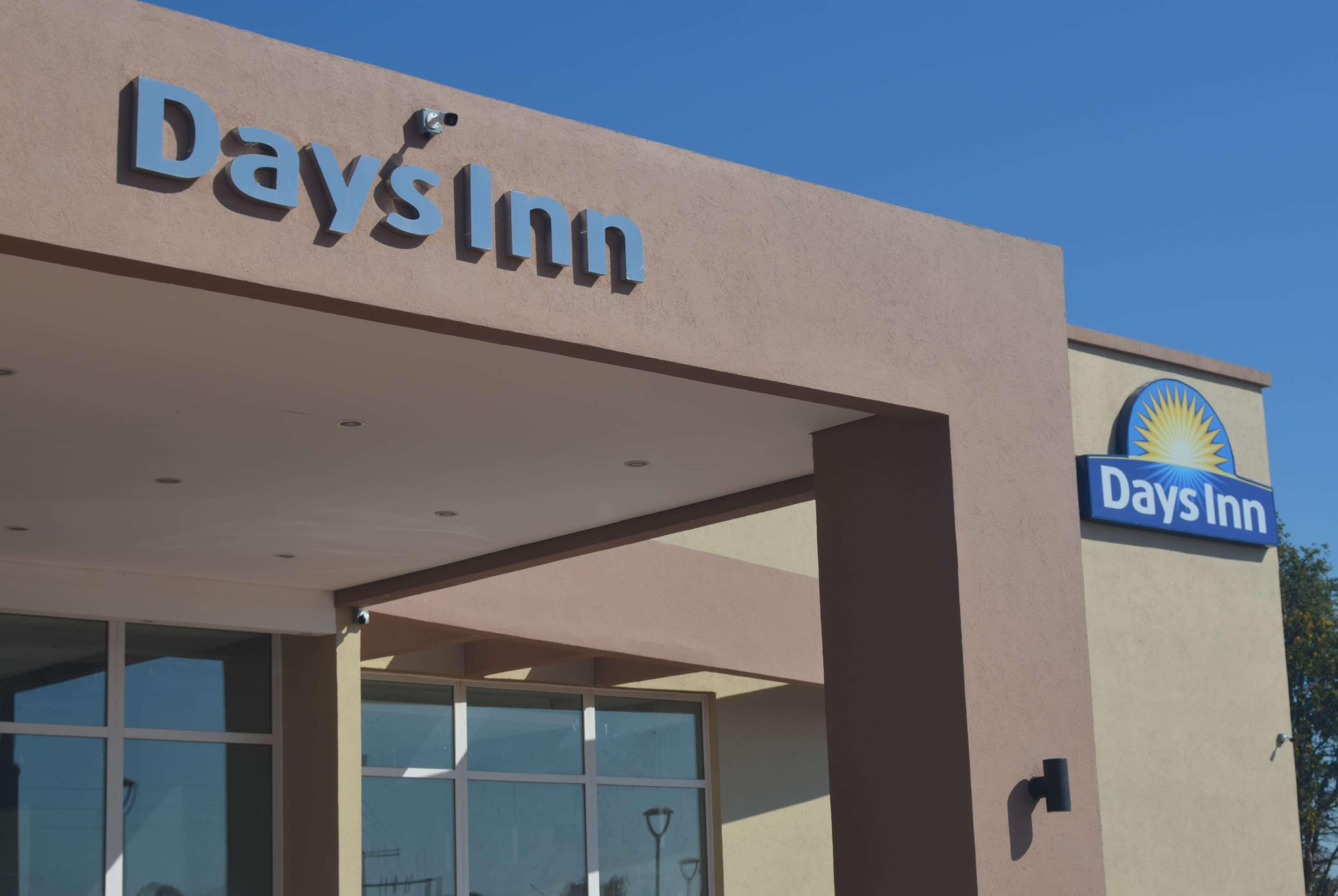 Days Inn by Wyndham Zarate 2/32
