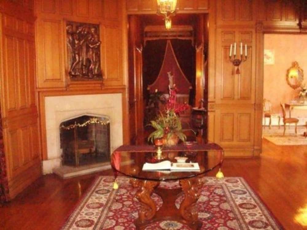 Alexander Mansion Historic Bed and Breakfast 11/48