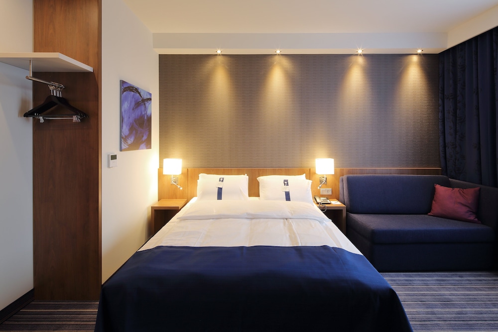 Holiday Inn Express Friedrichshafen 30/76