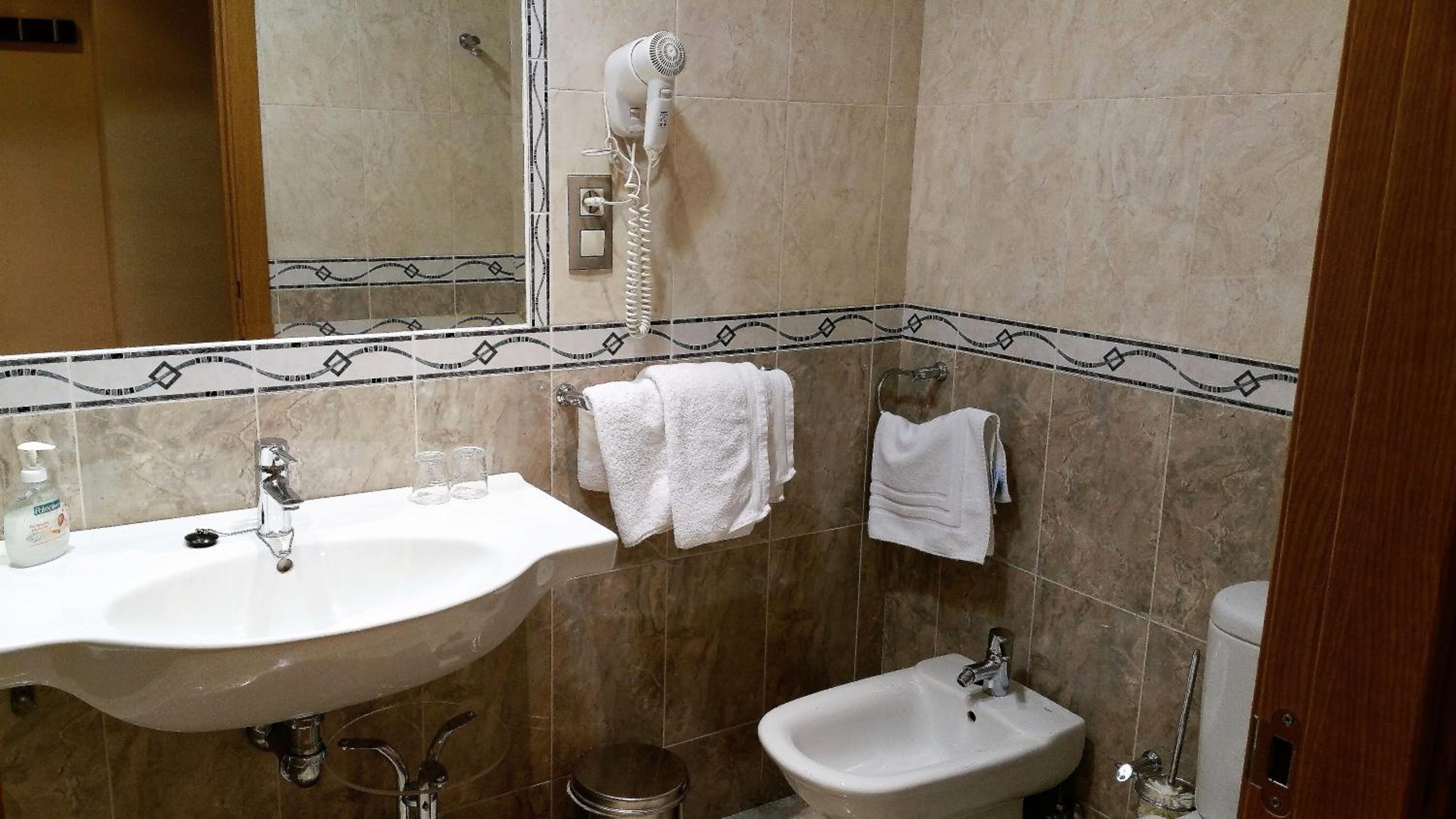 Hotel Reina Isabel 54/57