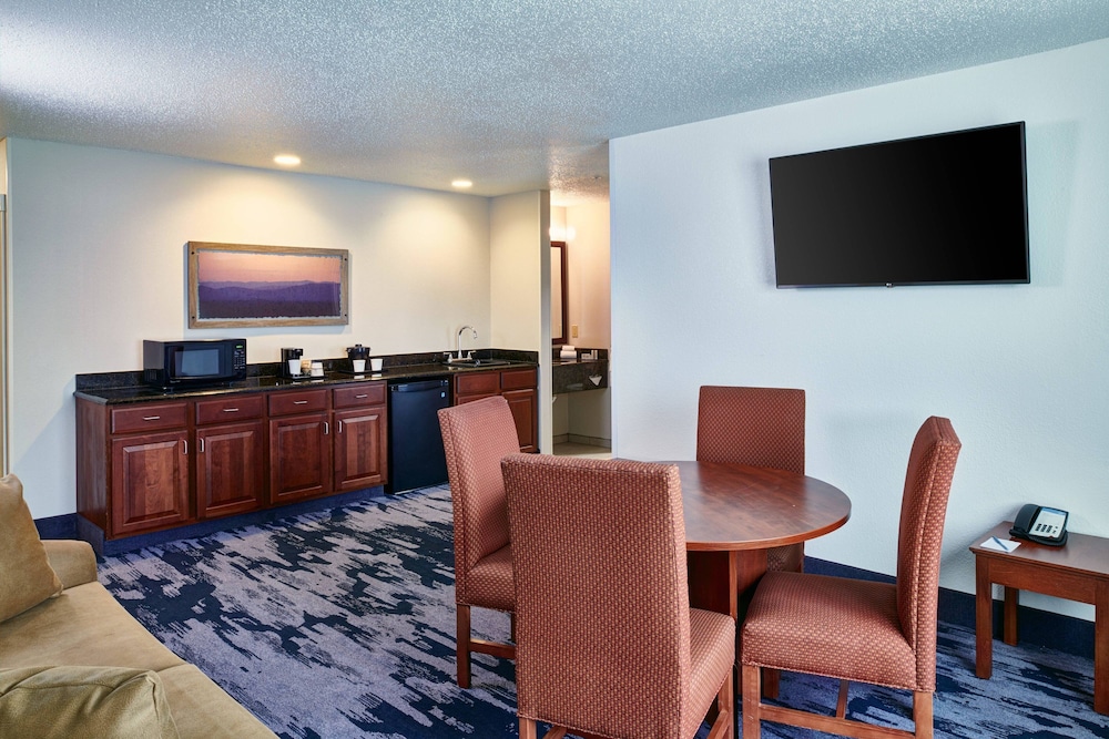 Fairfield Inn Detroit Livonia 11/21