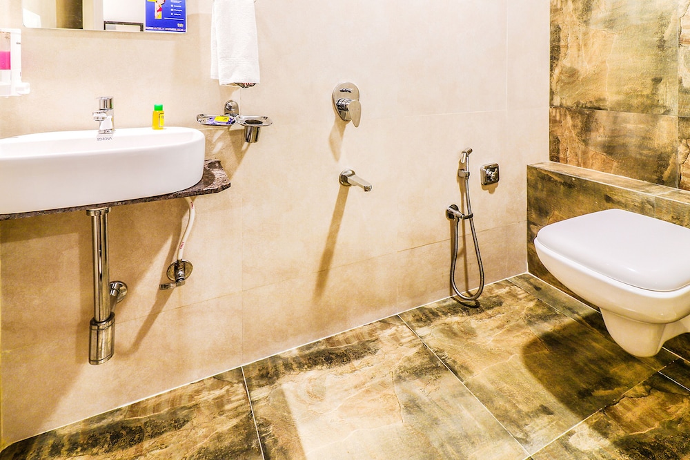 Fabhotel Aksa International Andheri East 29/32
