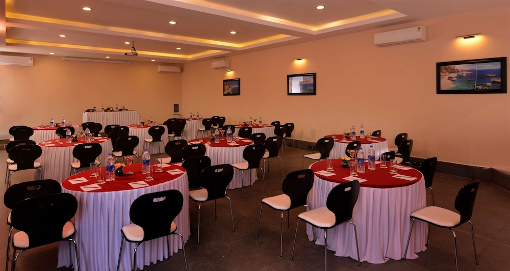 Golden Tulip Candolim Goa 59/77