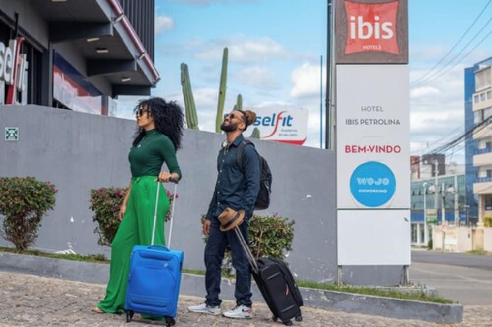 Ibis Petrolina 9/50