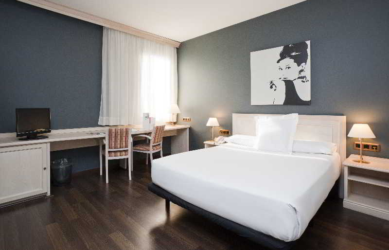 ROOM, DOUBLE BED
