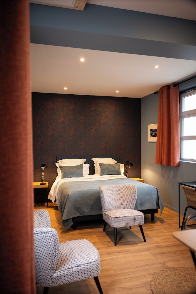 Studio, Queen Bed