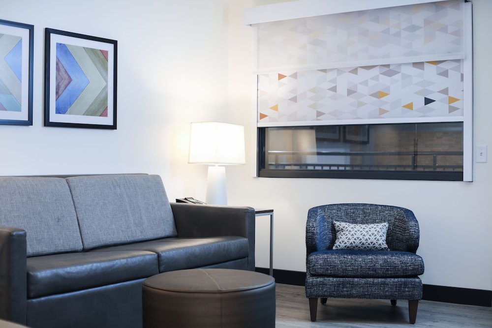 Holiday Inn Hotel And Suites St Cloud 33/60