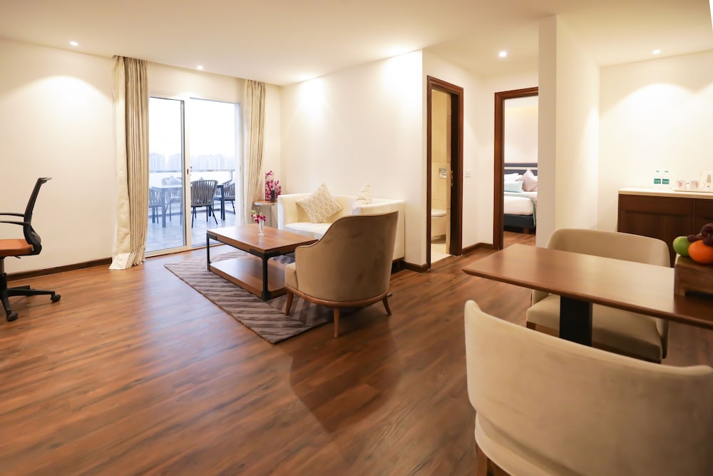 Regenta Suites Element One 30/50