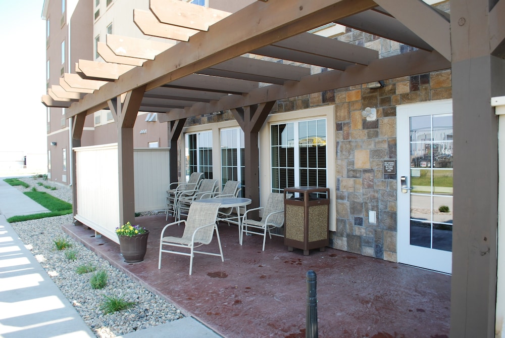 Landmark Suites 3/50