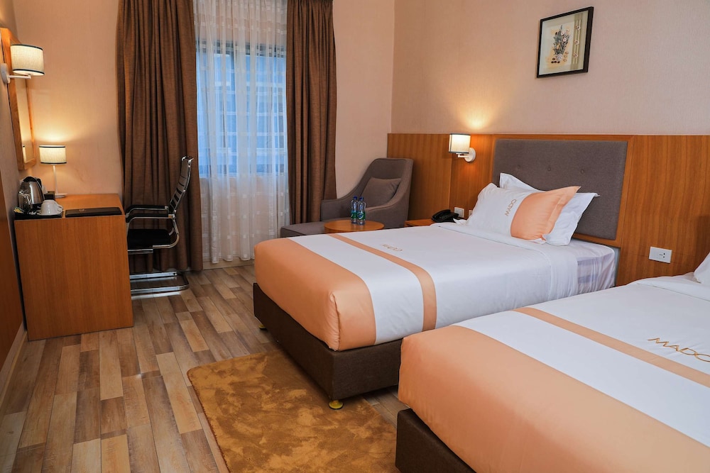 Mado Hotel 10/66