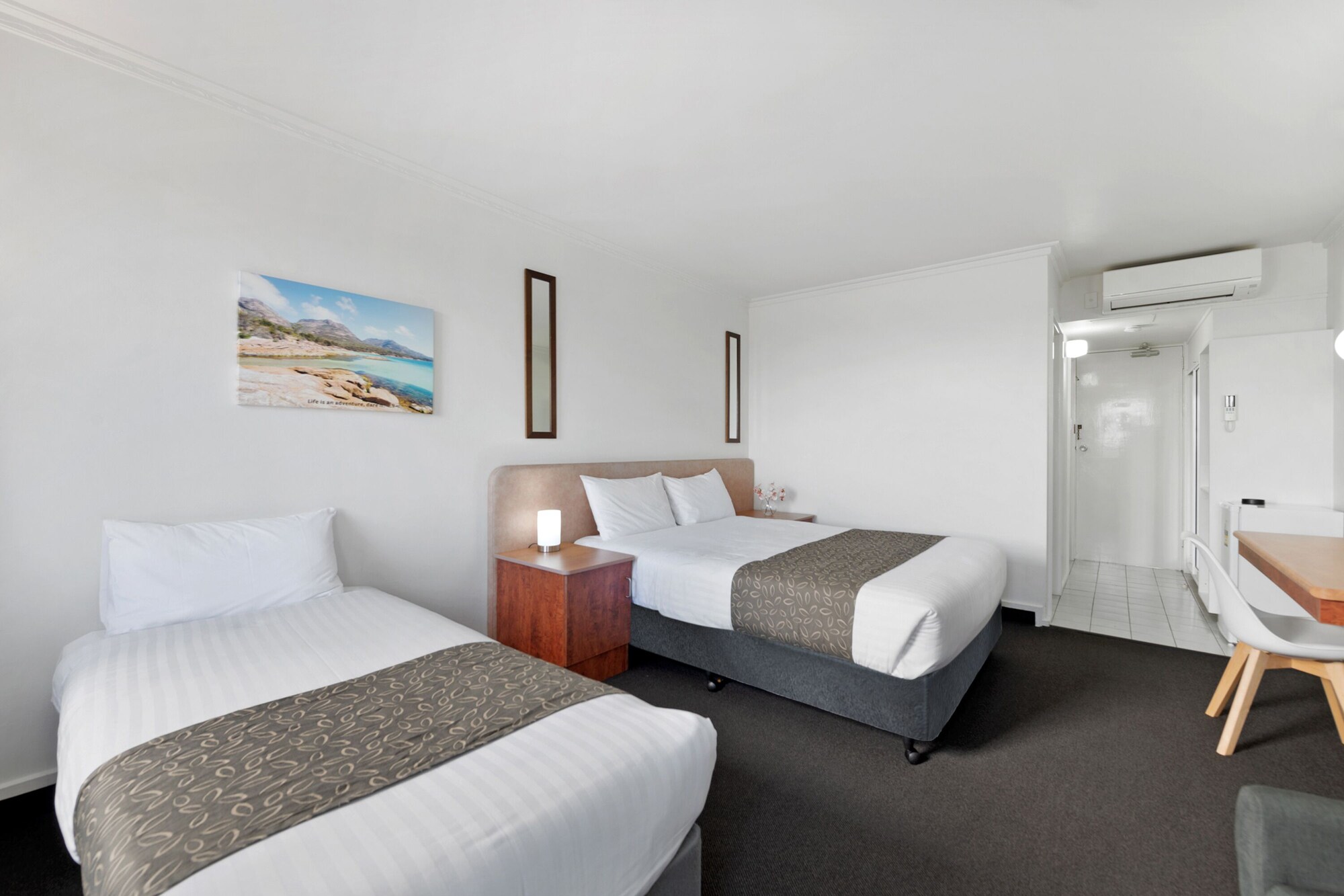 DELUXE, TWIN BEDS