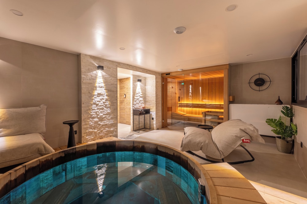 swimming pool spa