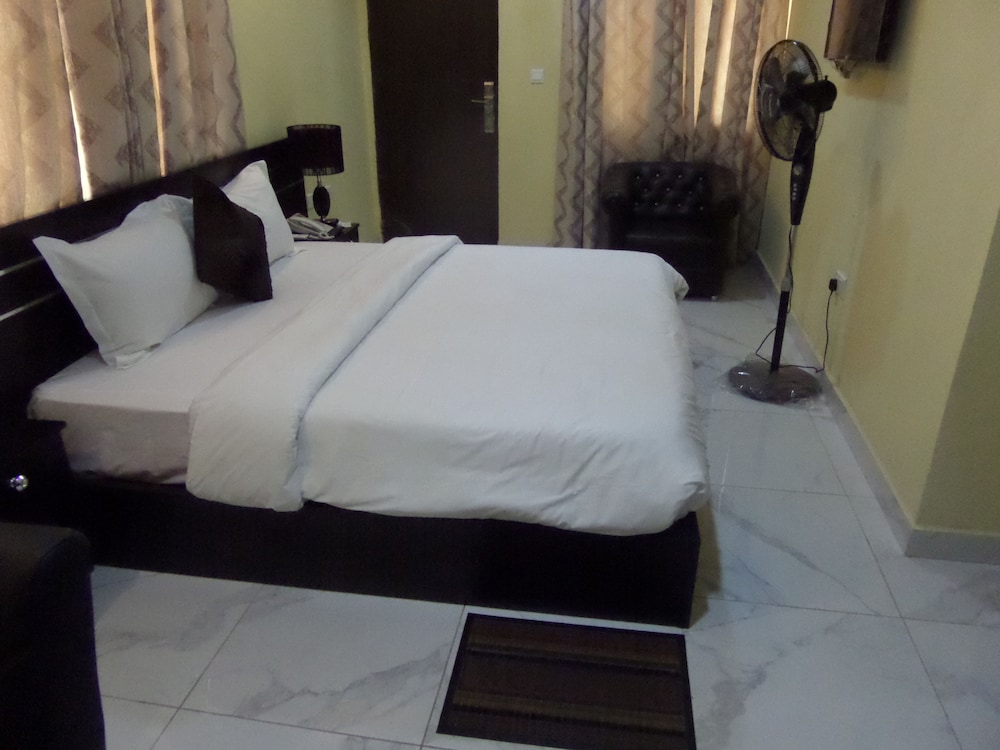 Providence Hotel And Suites 14/35