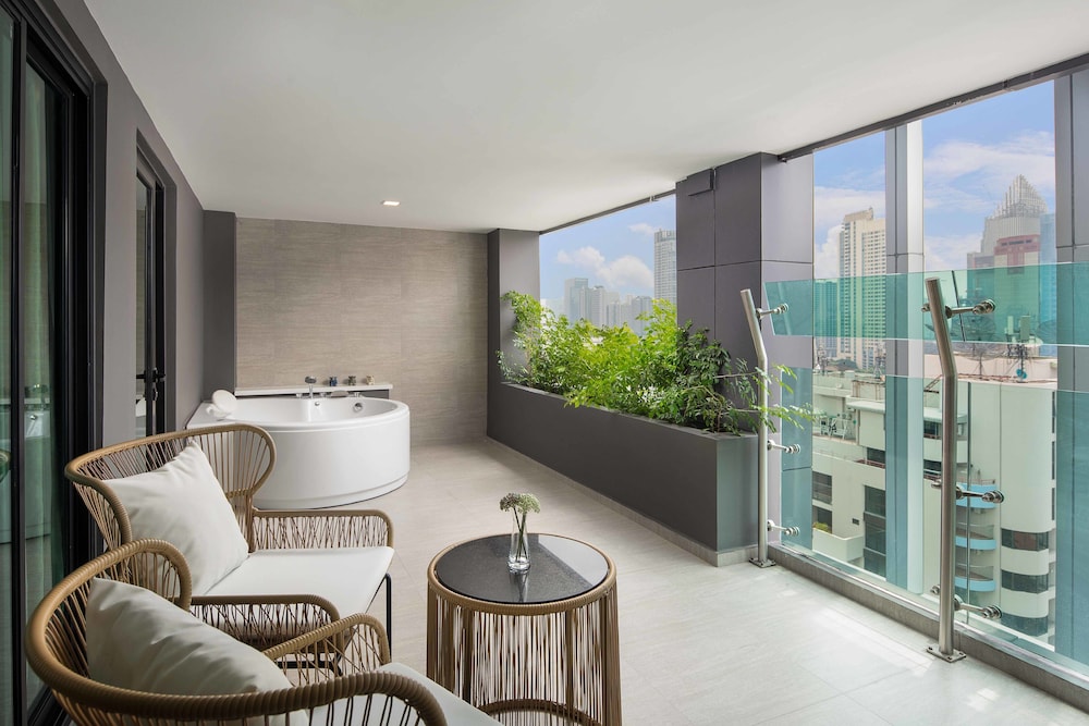 Solitaire Bangkok Sukhumvit 11 by Kingston Hotels 52/73