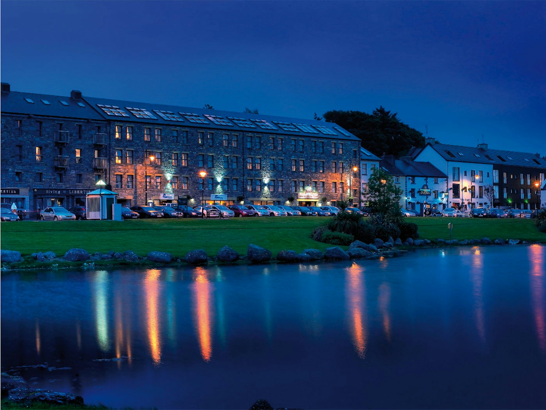 Westport Coast Hotel 74/75