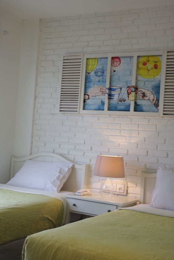 Summerbird - Bed And Brasserie 9/63