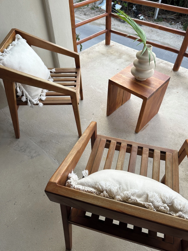 Noah Beach Hotel and Suites 39/55