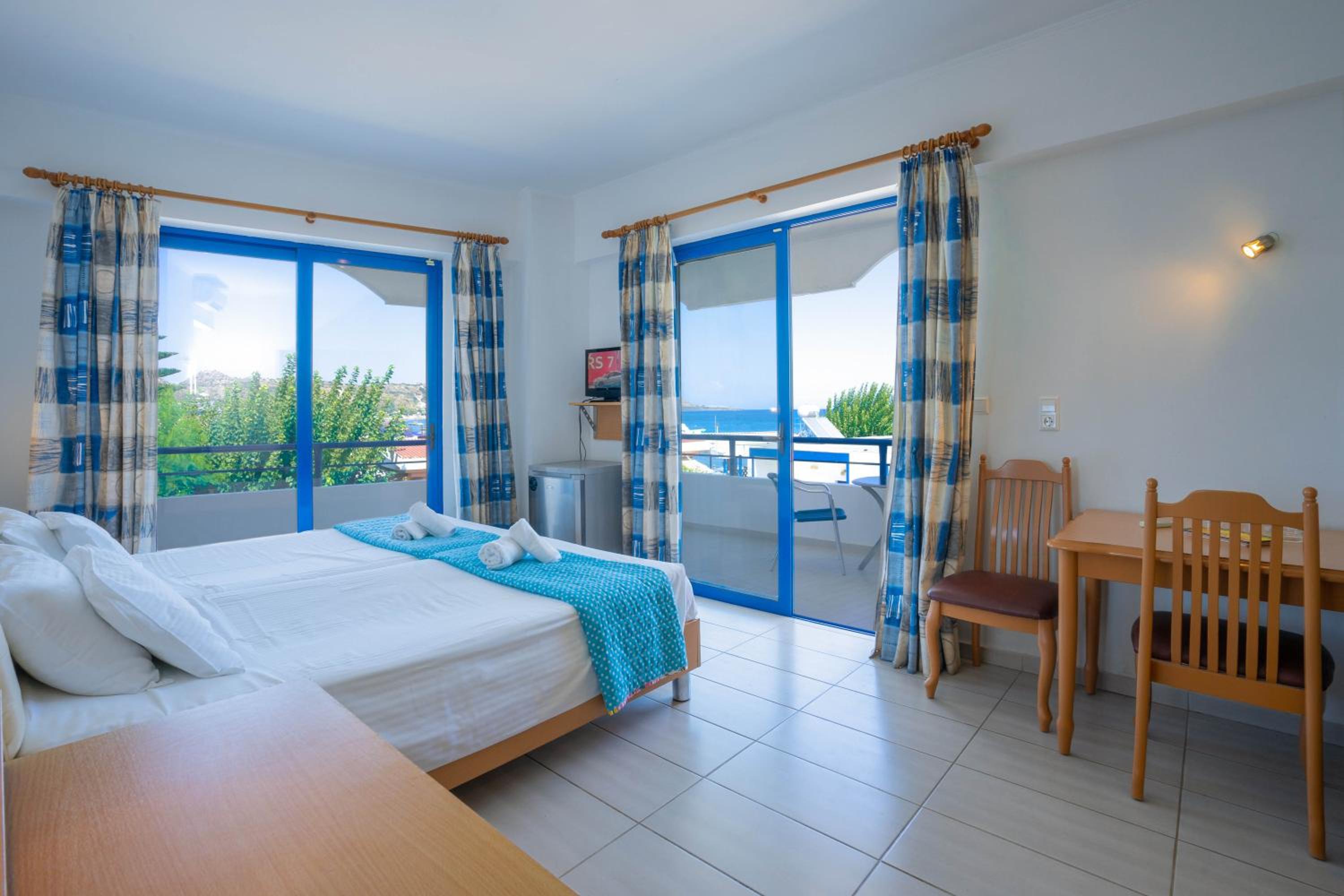 Room, Double or Twin Bed, Lateral Side Sea View