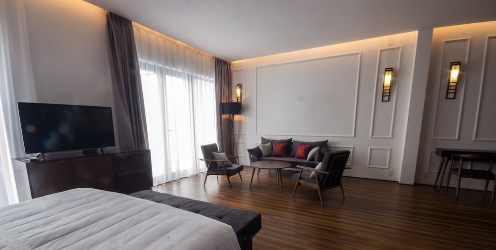 SUITE, QUEEN BED, TERRACE