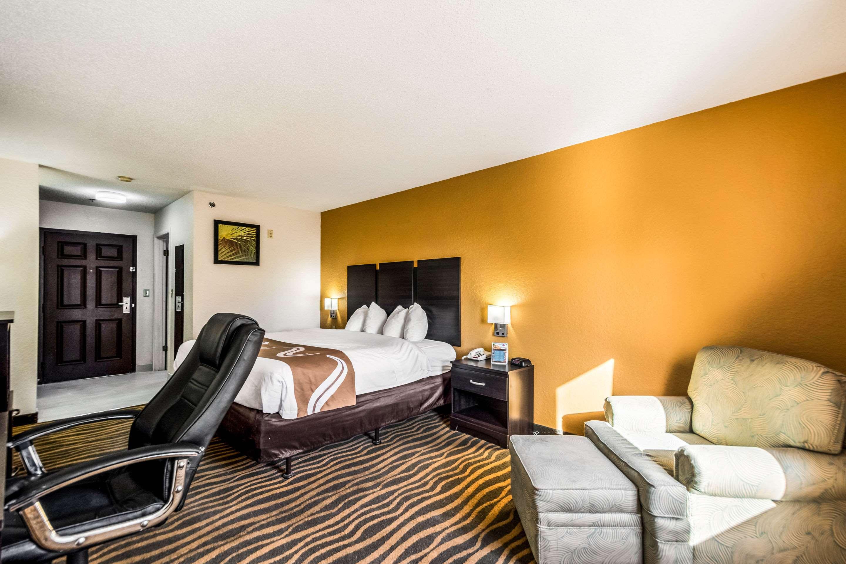ROOM, KING BED