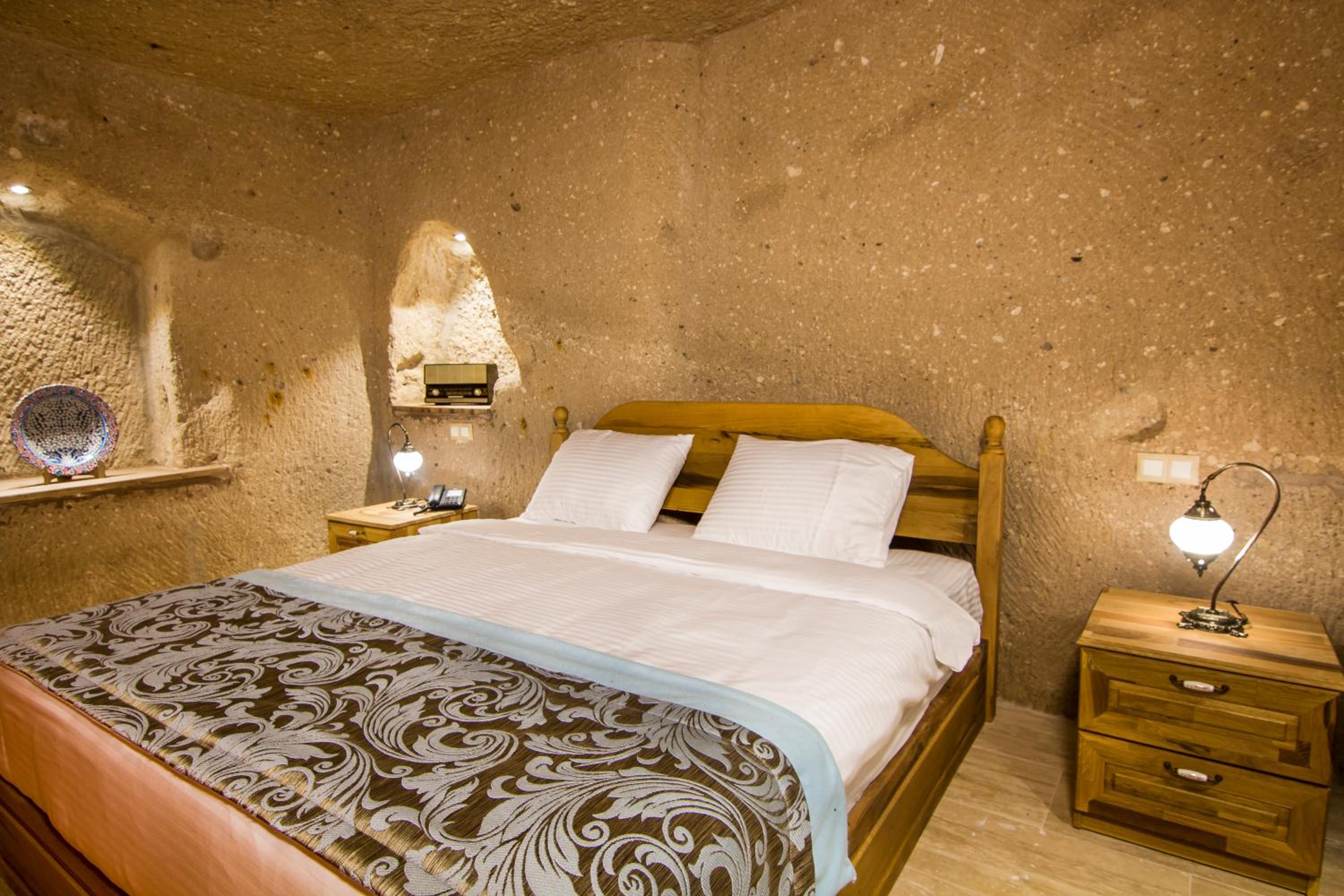 Cave, Family, Suite