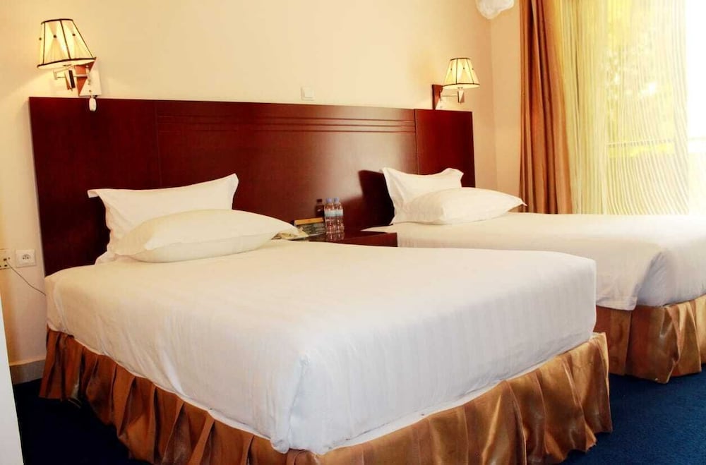 Nobleza Hotel 3/50