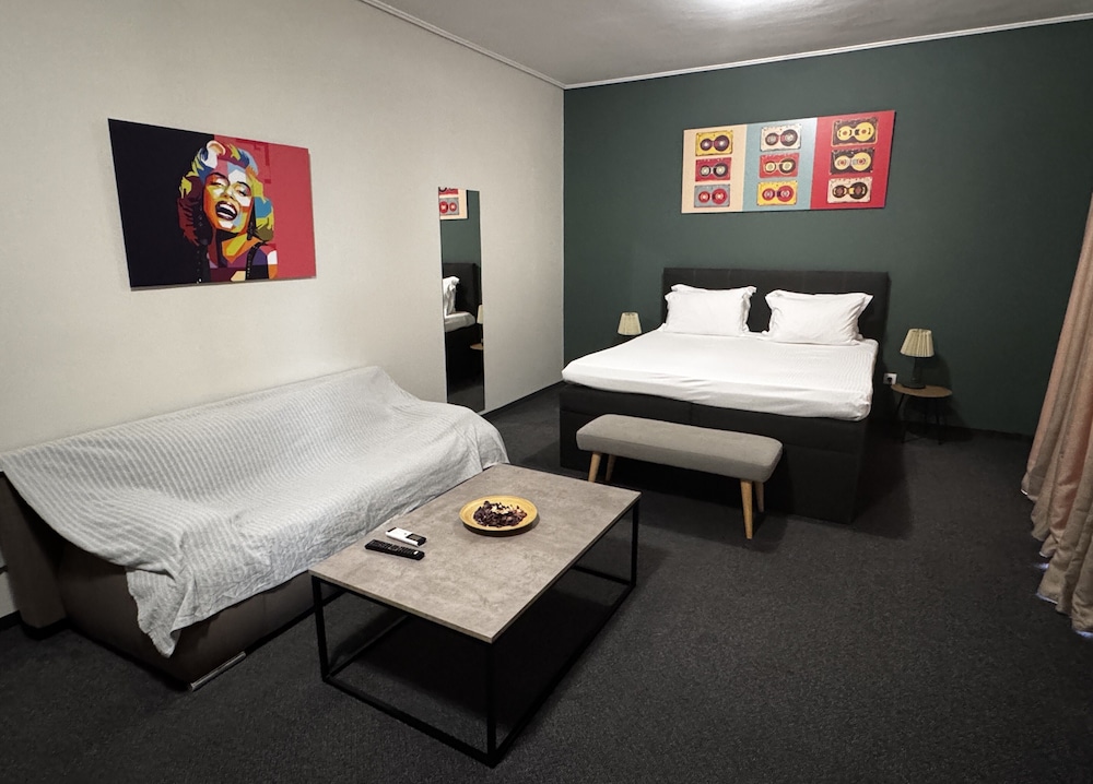 COMFORT, STUDIO, SUITE, QUEEN BED, SOFA