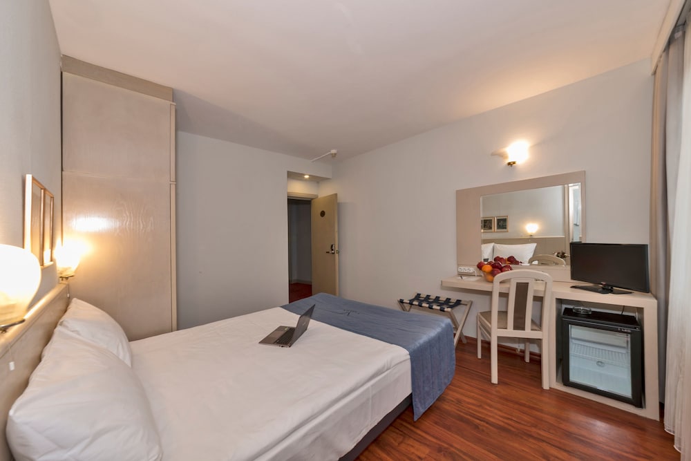 Febor Park Hotel 11/60