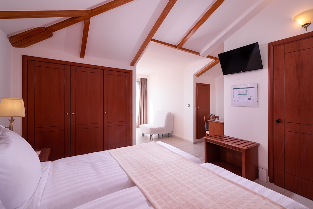 Avalon Palace Hotel by GHH 30/70