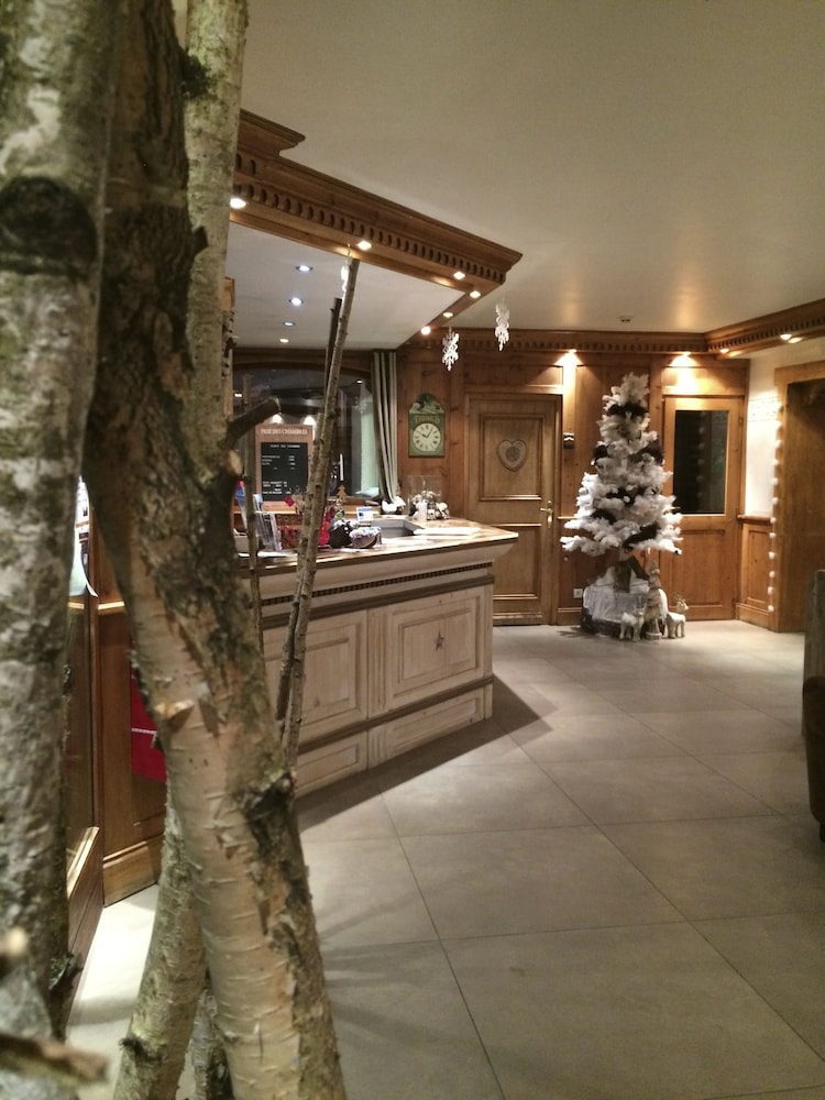 Les Campanules Hotel Restaurant 6/60